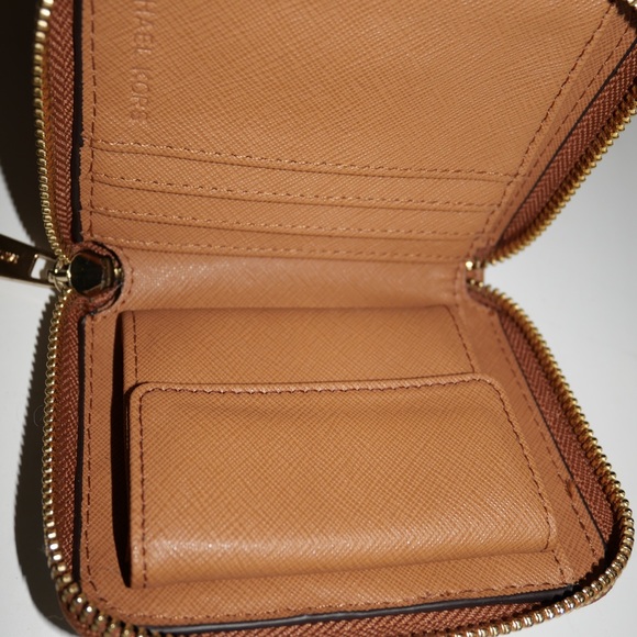 Michael Kors - Picture 4 of 6